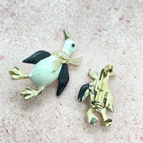 Vintage Penguin Scatter Pins Black and White Enameled Pair - Picture 4 of 6